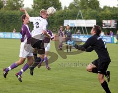 FC Gerolfing - SpVgg Altenerding - Berthold Schneider kommt nicht richtig zum Ball, Torwart Markus Listl kann noch retten