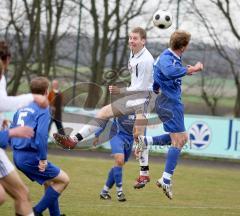 TSV Oberhaunstadt - FC Phönix Schleißheim - Tobias Meyer nimmt die Ecke mit dem Kopf. Leider drüber