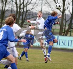 TSV Oberhaunstadt - FC Phönix Schleißheim - Tobias Meyer nimmt die Ecke mit dem Kopf. Leider drüber