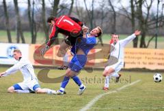 TSV Oberhaunstadt - FC Phönix Schleißheim - Torwart Klaus Honetschlaeger läuft raus und springt dem Schleißheimer Stürmer an