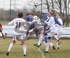 TSV Oberhaunstadt - FC Phönix Schleißheim - Oberhaunstadts Verteidiger in der Abwehr einer Ecke