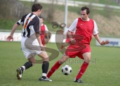 TSV Kösching - 1.FC Traunstein - rechts Rauf Yildirim gegen Andreas Thalhauser