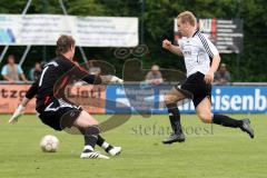 FC Gerolfing - BV Jetzendorf - Christain Tyroller umläuft den Torwart Christoph Morber und trifft in sTor