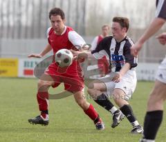 TSV Kösching - 1.FC Traunstein - links Christian Kornherr im Zweikampf