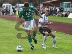 Landesliga - VfB Eichstätt - FC Gerolfing 3:1 - Bastian Blabl im Zweikampf mit links Dominik Betz