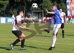 TSV Oberhaunstadt - Türkisch SV Ingolstadt - rechts Marco Newald mit einem Kopfball zum Tor, links Kamil Karaza stört