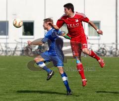 VfB Friedrichshofen - TSV Mailing - links Sebastian Knie (Mailing) im Duell mit Benjamin Anikin