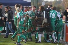 FC Gerolfing - SC Fürstenfeldbruck - Siegtor in der letzten Minute Emin Ismaili jubelt mit dem Team