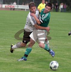 Landesliga - VfB Eichstätt - FC Gerolfing 3:1 - Manfred Kroll wird vom Markus Jörg gefoult