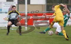 Landesliga - FC Gerolfing - FC Augsburg II - Torwart Peter Zemljak unter Beschuß, rechts Domonik Bechermeier rettet