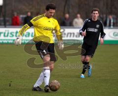 Landesliga - FC Gerolfing - SG DJK Rosenheim - Neuzugang Torwart Peter Zemljak unzufrieden nach dem Spiel