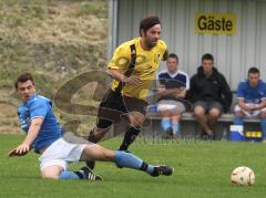 Sportteam Kraiberg - TSV Großmehring - rechts Arben Bytyqi schnappt sich den Ball