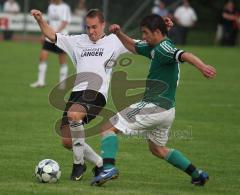 Landesliga - VfB Eichstätt - FC Gerolfing 3:1 - Berthold Schneider gegen Markus Jörg