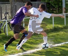 Türkisch SV IN - TSV Oberhaunstadt - links Kamil Karaca im Kampf um den Ball mit rechts Tobias Maurer