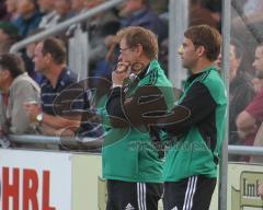 Landesliga - FC Gerolfing - FC Affing - Trainer Manfred Kroll mit Nasenbeinschiene und Co Uwe Weinrich