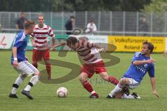 TSV Kösching - TSV Oberhaunstadt 0:2 - Mitte Dejan Micic kämpft sich durch rechts Sebastian Richter und linsk Sebastian Kobold