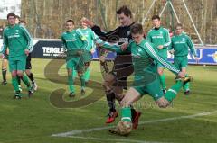 Landesliga - FC Gerolfing - SG DJK Rosenheim - Michael Rindlbacher kommt nicht zum Ball