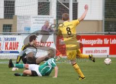 Landesliga - FC Gerolfing - FC Augsburg II - Torwart Peter Zemljak unter Beschuß, rechts Domonik Bechermeier rettet