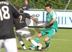 Landesliga - FC Gerolfing - FC Affing - Emin Ismaili vor dem Tor gegen Michael Neher
