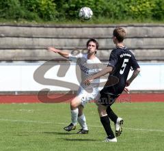 DJK Ingolstadt - VfB Friedrichshofen II - links Max Auerhammer nimmt den Ball Volley,rechts Pascal Rakers stört