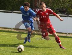 VfB Friedrichshofen - TSV Mailing - rechts Boris Manko (VfB) strümt zum Tor und Tobias Kaltenecker will ihn bremsen