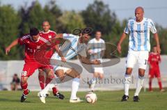 VfB Friedrichshofen - 1860 München - Freundschaftsspiel - Benjamin Anikin im Zweikampf mit Mathieu Beda, rechts Necat Aygün