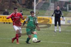 SV Manching - FC Falke Markt Schwaben 1:0 - rechts El-Mahmod Azad flankt nach vorneh vorne