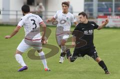 TSV Kösching - Türkgücü München 0:2 - rechts Georg Liepold verliert den Ball