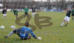 FC Gerolfing - SC Balham-Vaterstetten - Steffen Schneider verwandelt den Elfmeter. Torwart Ralph Pöpperling chancenlos