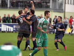 SV Manching - FC Gerolfing 3:1 - links Tobias Hofmeister kommt vor das Tor und erzielt die Führung 2:1, Tor Jubel