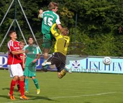 FC Gerolfing - FC Falke Markt Schwaben - Ecke Steffen Schneider wird vom Torwart Sebastian Fritz weggedrückt. Später bekommt er rot