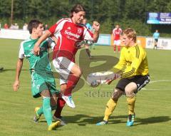 FC Gerolfing - FC Falke Markt Schwaben - links Patrick Mack kommt nicht mehr zum Ball