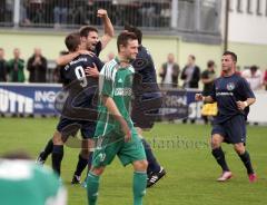 SV Manching - FC Gerolfing 3:1 - links Tobias Hofmeister kommt vor das Tor und erzielt die Führung 2:1, Tor Jubel