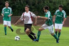 TSV Gaimersheim - FC Gerolfing II - links Markus Bauer (Gaimersheim am Ball wird von Johannes Nissl verfolgt