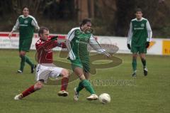 SV Manching - FC Falke Markt Schwaben 1:0 - rechts Ferdinand Hässler im Zweikampf