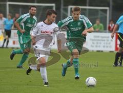 FC Gerolfing - TuS Geretsried - rechts Helmut Stefanovici will zum Ball. Hinten linksOnur Keskin