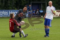 Bezirksliga Oberbayern Nord TSV Oberhaunstadt gegen TürkGücü Ataspor München Schwürzer Martin kann den Schuß des Türken parieren Foto: Jürgen Meyer