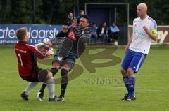 Bezirksliga Oberbayern Nord TSV Oberhaunstadt gegen TürkGücü Ataspor München Schwürzer Martin kann den Schuß des Türken parieren Foto: Jürgen Meyer