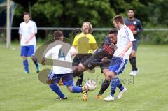 Bezirksliga Oberbayern Nord TSV Oberhaunstadt gegen TürkGücü Ataspor München Kein vorbei kommen an Thomas Hartmann von TSV Oberhaunstadt Foto: Jürgen Meyer