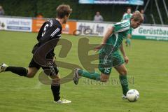 FC Gerolfing - 1.FC Miesbach - Steffen Schneider stürmt in den ersten Minuten aufs Tor und erzeilt das 1:0