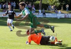 SV Manching - VfR Garching - Tobias Hofmeister scheitert am Garchings Torwart Stefan Wachenheim