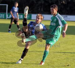 FC Gerolfing - SpVgg Feldmoching - rechts Benjamin Anikin im Zweikampf