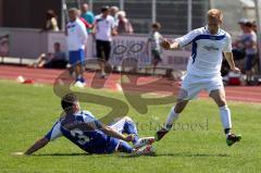 DJK Ingolstadt gegen TSV Pförring - Schmid Thomas (weißes Trikot) wird gefoult vom Pförringer Cosentino Maximilia-Foto: Jürgen Meyer