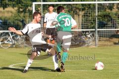 Bezirksliga - VfB Friedrichshofen - VfB Eichstätt II - links Sinan Albayrak stoppt rechts Manuel Koob