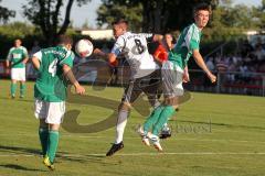 Bezirksliga - VfB Friedrichshofen - VfB Eichstätt II - Bastian Blabl (Friedrichshofen) mitte im Kopfballduell mit rechts Viktor Stoll, links Florian Schabacker