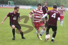 Bezirksliga - TSV Kösching - SV N Lerchenau - Ab durch die Mitte Martin Oblinger (mitte)