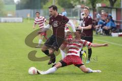 Bezirksliga - TSV Kösching - SV N Lerchenau - rechts im Angriff nach vorne Dominik Dirmeier wird unsanft gestoppt