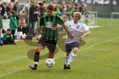 Bzl - SV Karlshuld - FC Eiting - Stegmeier Sebastian (grün Karlshuld) setzt sich im Zweikampf durch - Foto: Jürgen Meyer