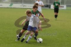 Bzl - SV Karlshuld - FC Eiting - Stegmeier Sebastian (grün Karlshuld) mit Körpertäuschung - Foto: Jürgen Meyer