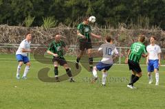 Bzl - SV Karlshuld - FC Eiting - Naeder Christopher (grün Karlshuld) beim Kopfball - Foto: Jürgen Meyer